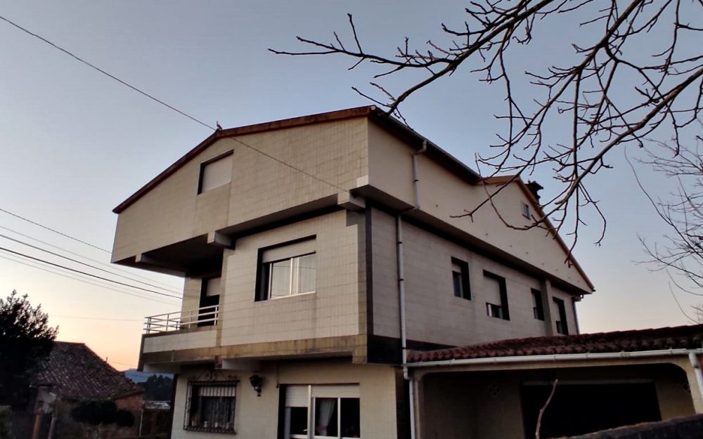 Casa de 310 m² en Tomiño, dispone de dos viviendas independientes