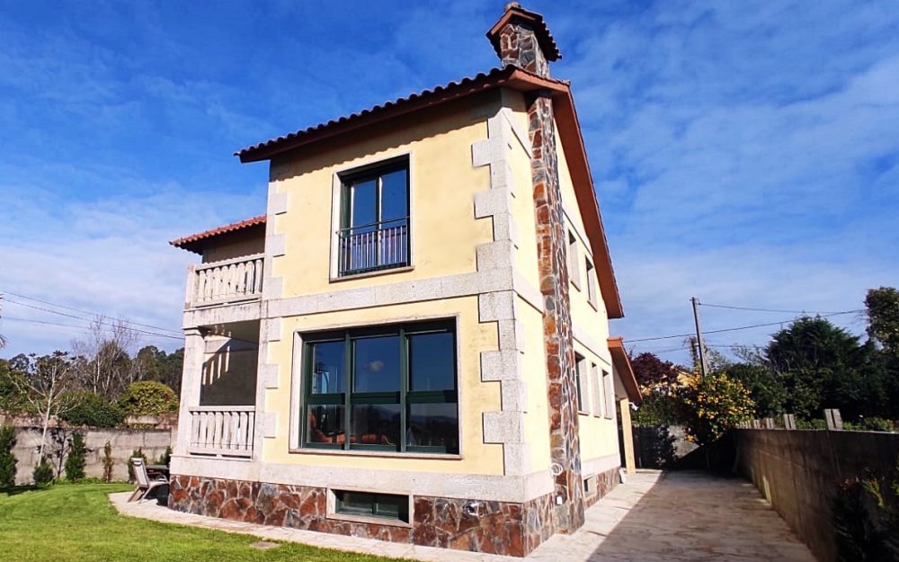 Vivienda Unifamiliar en Venta en Tomiño – Espacio y Comodidad a un Paso del Centro