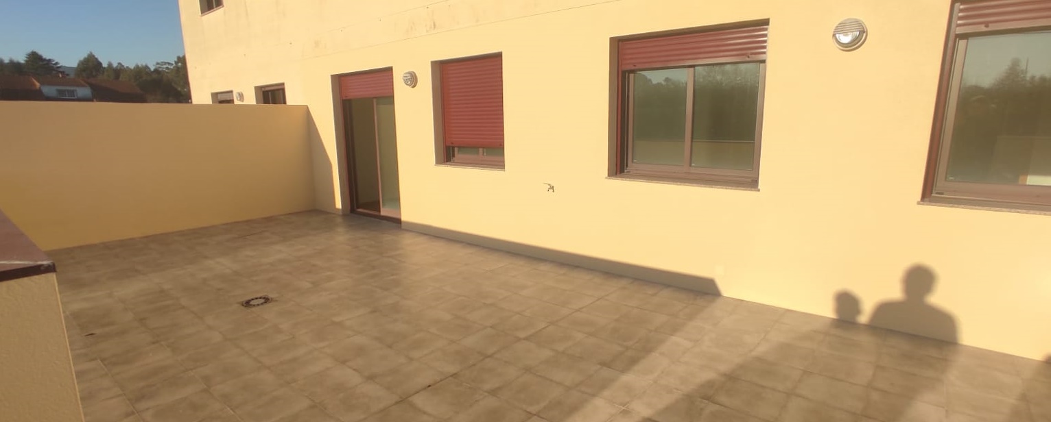 PISO DE DOS DORMITORIOS CON TERRAZA EN GOIÁN – TOMIÑO.